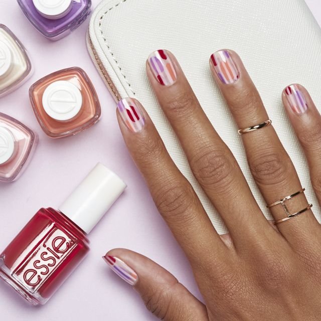 juega con un nail art pastel