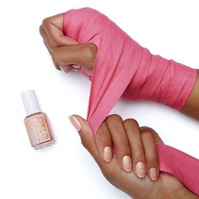 Descubre cómo endurecer las uñas con Treat, Love and Color de essie y presume de manicura este verano.