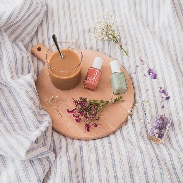 Hazte tu propia manicura en casa con los esmaltes de essie.