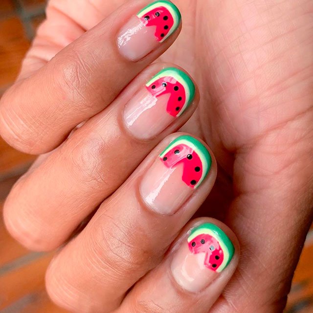 Recrea la tendencia del verano, las uñas con frutas, con los esmaltes y top coats de essie.