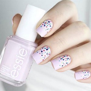 5 tendencias de uñas con lunares