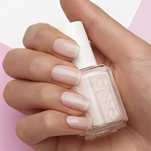 En el 40 aniversario de essie no podía faltar el esmalte preferido de las royalties. ¡Consigue una manicura superelegante con el icónico Ballet Slippers de essie!