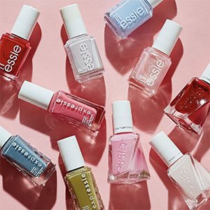 El 40 aniversario de essie celébralo a todo color y con la gama que más te apetezca. Gel Couture, Expressie, Treat, Love & Color… ¡Tienes muchísimos esmaltes para elegir!