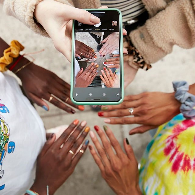 Descubre los colores de uñas del otoño 2020 de la mano de los esmaltes de secado rápido de expressie.