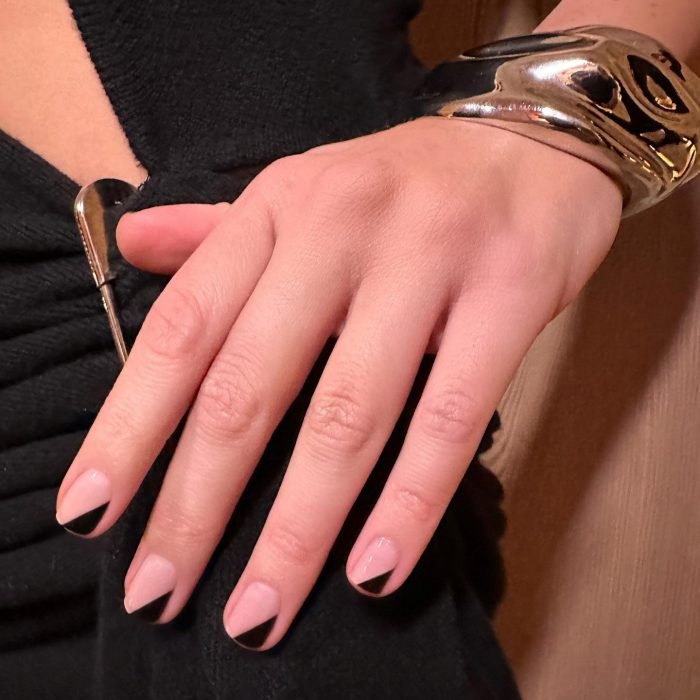 Diferentes estilos de manicura francesa negra para hacerte en casa | Essie