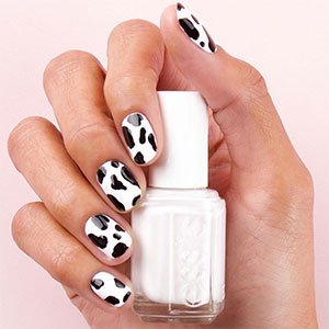 Anímate a combinar distintos esmaltes de essie para crear un nail art con animal print, una de las tendencias de las manicuras de verano.  