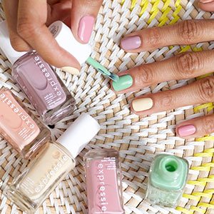 La nueva gama Expressie incluye distintos tonos color pastel para tus manicuras de verano.  