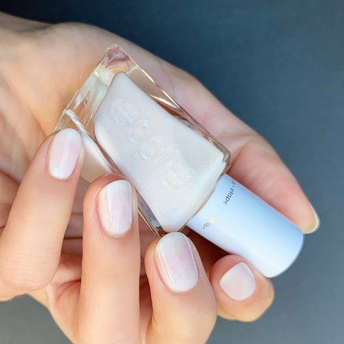 Qué son las milky nails y cómo pintarlas en casa | ESSIE