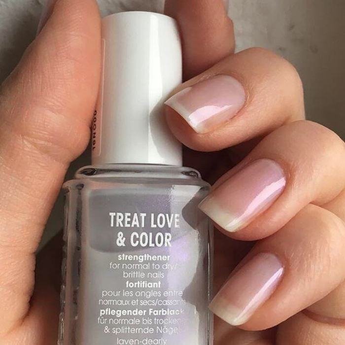 Uñas amarillentas: Descubre sus causas y cómo acabar con ellas | Essie