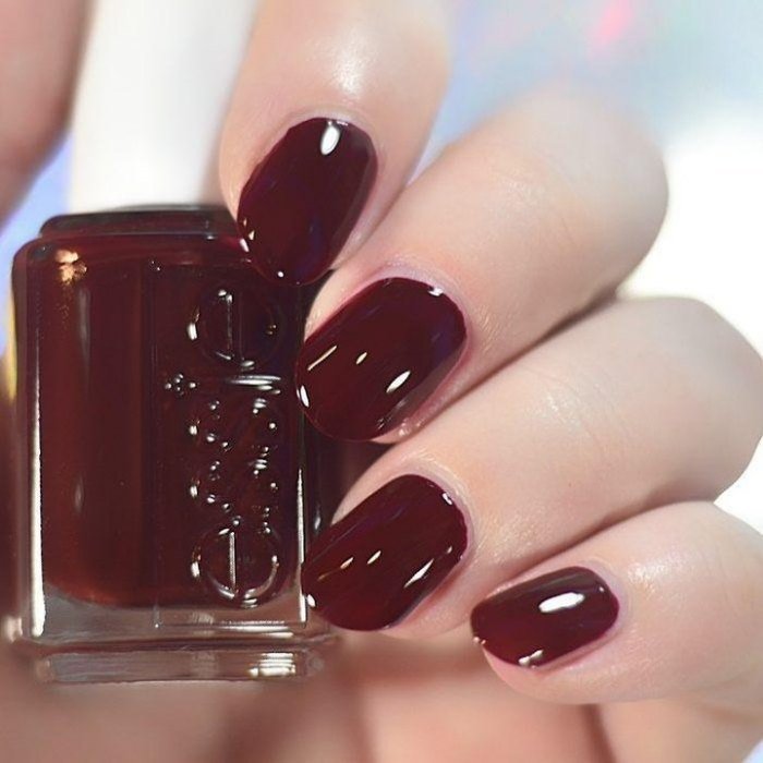 Cómo hacerte las uñas charol en casa | Essie
