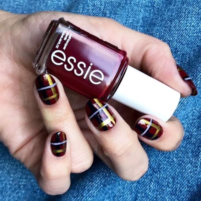 Diseños y tonos de uñas color berenjena para el invierno| Essie