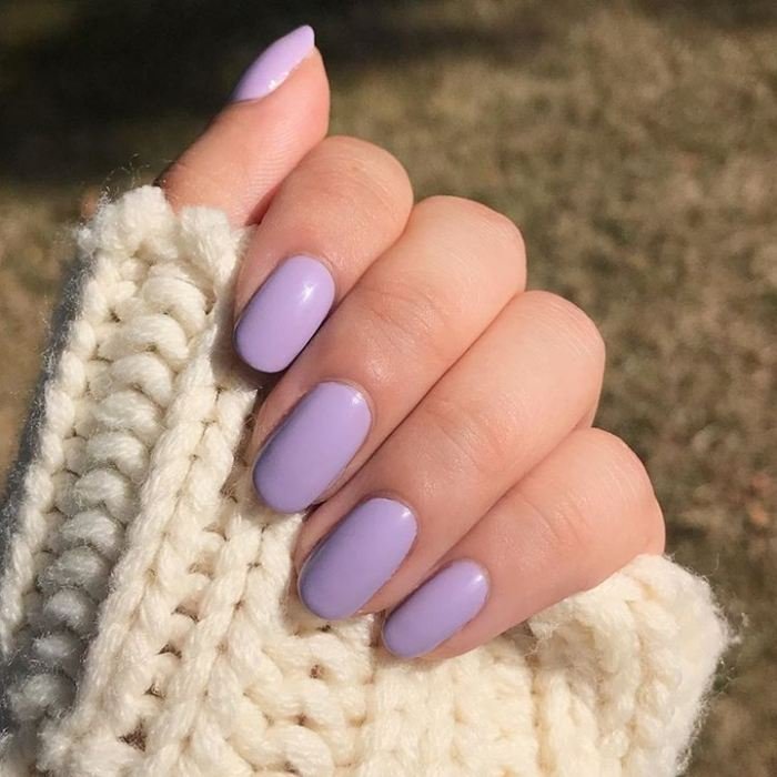 Esta primavera luce las uñas de color morado más trendy