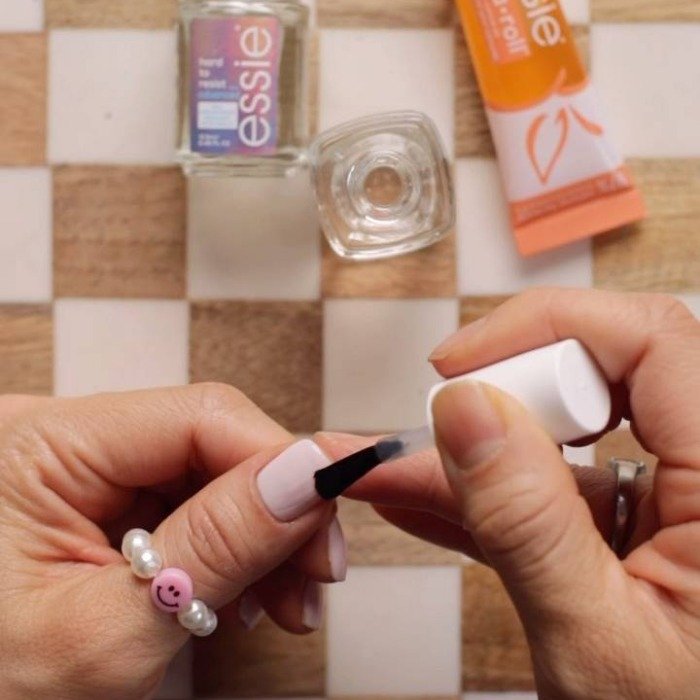 Qué hacer para unificar el color y la textura de las uñas desiguales | Essie