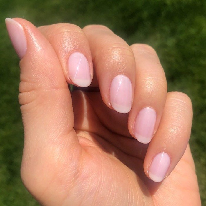 Cómo tratar y fortalecer las uñas escamadas de las manos | Essie