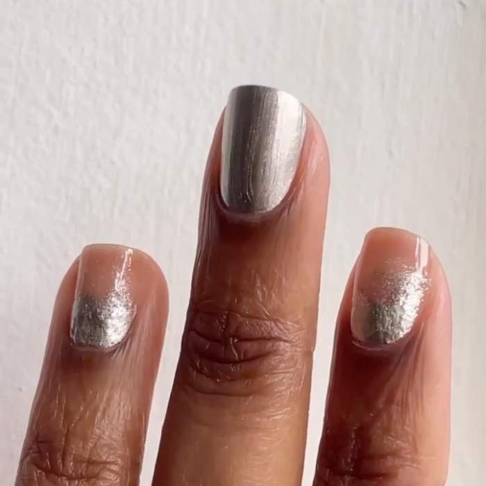 La tendencia más bonita de manicura es la de las uñas iridiscentes| Essie