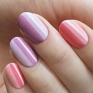 Las uñas multicolor geométricas nos encantan, eso sí, para que queden bien bien, deben de trabajarse con mucha precisión. Elige los colores de esmaltes de essie que más te gusten y ayúdate de un poco de celo para no torcerte ni lo más mínimo.
