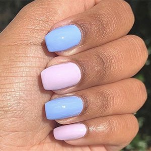 Tan solo dos capas por cada uña de los esmaltes de essie más pasteles serán suficientes para recrear estas uñas multicolor que no pueden triunfar más. 