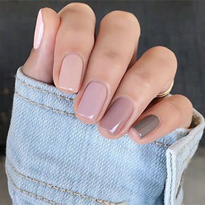 ¿Uñas rosas en formato uñas arcoíris? Sí, sí y sí. Consíguelas con la gama de esmaltes  expressie de essie.