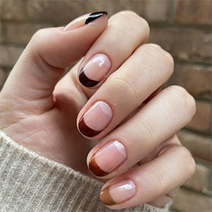 Una forma brutal de llevar las uñas marrones es en formato manicura francesa. Los esmaltes Cold brew crew, Misfit right in, Scoot Scoot, Not so-low key y Breaking the bold de la gama expressie, te lo pondrán facilísimo.