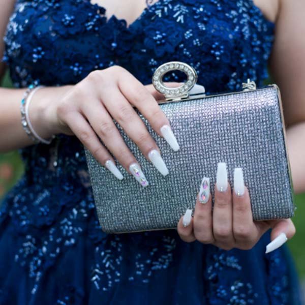 uñas para vestido azul marino