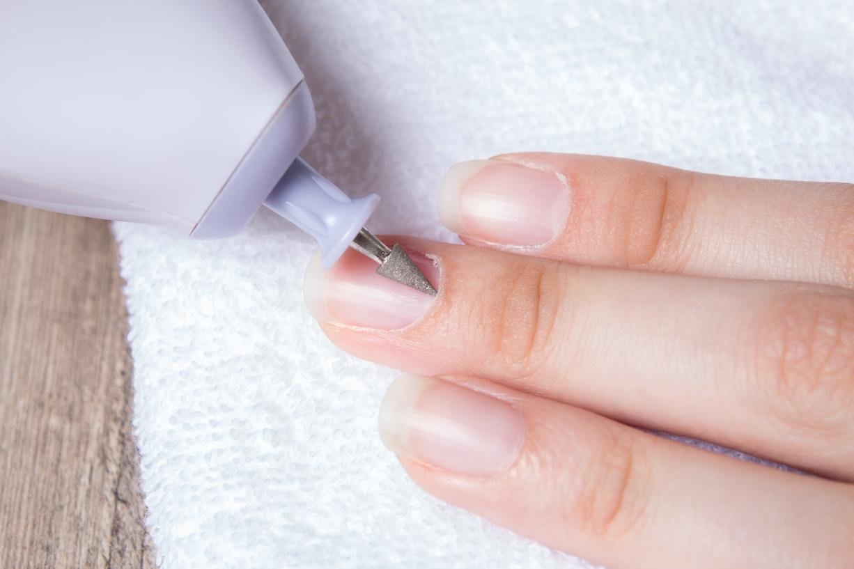 Consigue un acabado perfecto con la manicura combinada