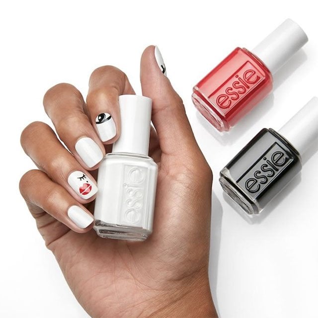 Atrévete a hacerte dibujos en las uñas jugando con los colores de la amplísima colección de esmaltes de essie. ¡Con todos sus tonos podrás hacer maravillas!