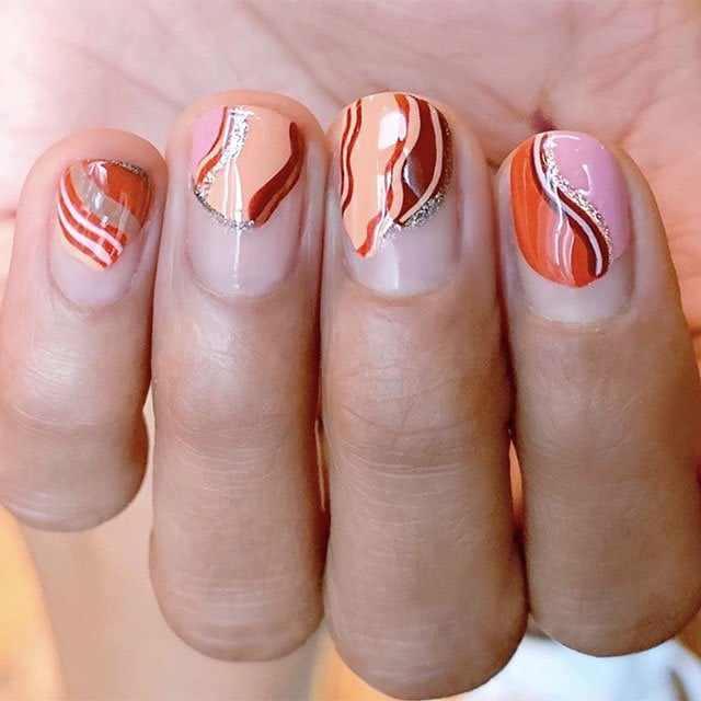 Atrévete con las uñas abstractas gracias a la amplísima colección de esmaltes de essie.