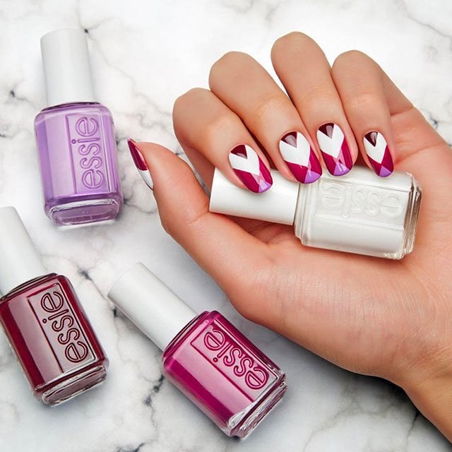 Crea tus propios diseños de uñas geométricas combinando distintos esmaltes de essie.