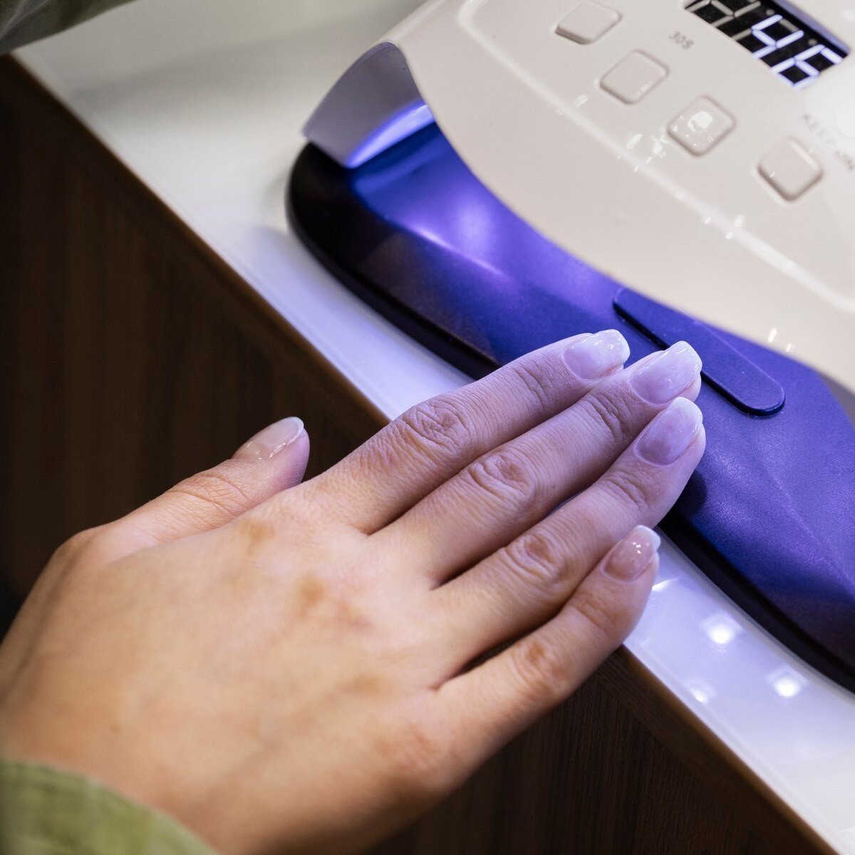 las-lamparas-led-unas-son-peligrosas