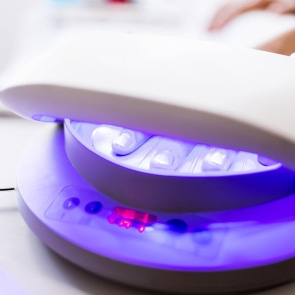 las-lamparas-uv-para-unas-son-peligrosas