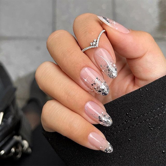 manicura francesa con purpurina