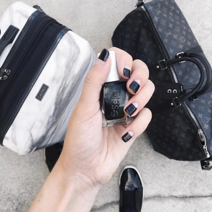 manicura francesa negra