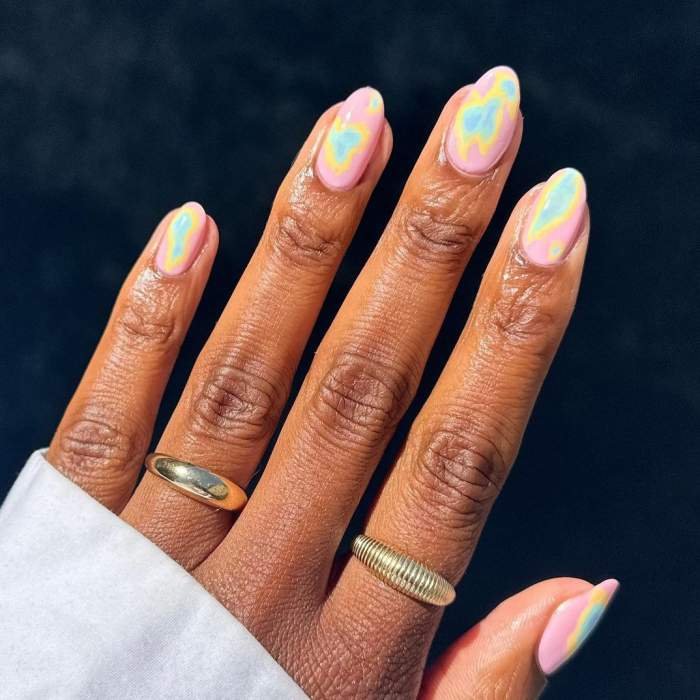 Qué son y cómo se hacen las aura nails, la manicura de moda| Essie