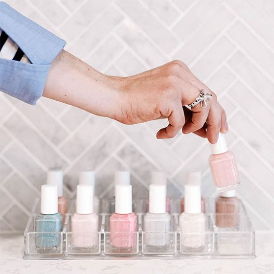 La base en tu manicura de uñas no solo es el paso fundamental sino que también es el primer paso.