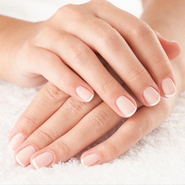 como quitar esmalte permanente en casa