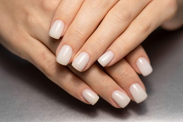 uñas elegantes y discretas cortas