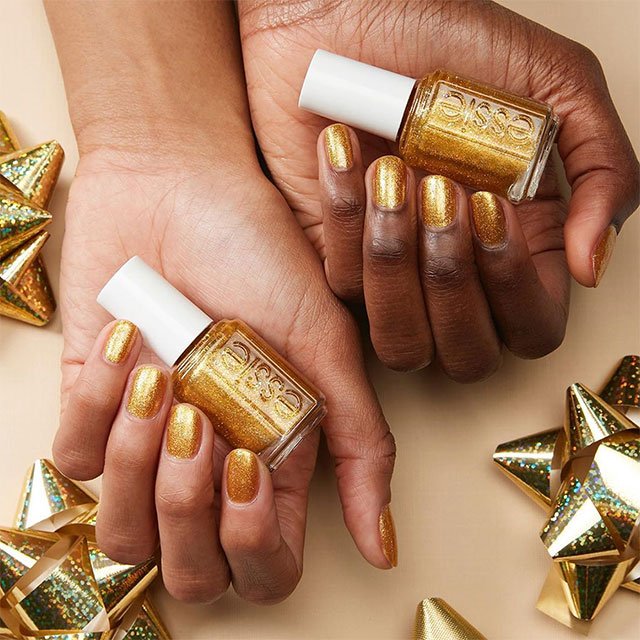 Luce una manicura navideña inolvidable con los esmaltes de essie. 