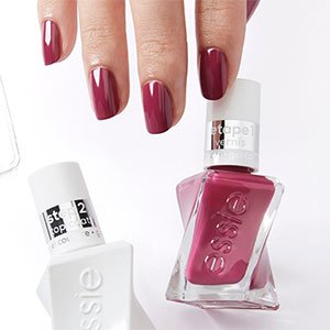 Hacerte la manicura permanente en casa ya es posible gracias a la gama Gel Couture de essie. Colores de tendencia, larga duración y un acabado efecto gel espectacular.