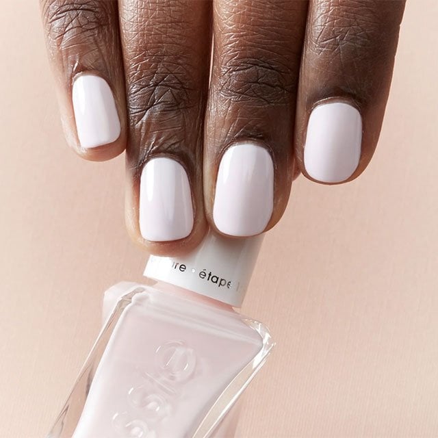 Hazte la manicura permanente en casa con la gama Gel Couture de essie y enamórate de tus manos. ¡Tienes 24 tonos para elegir!
