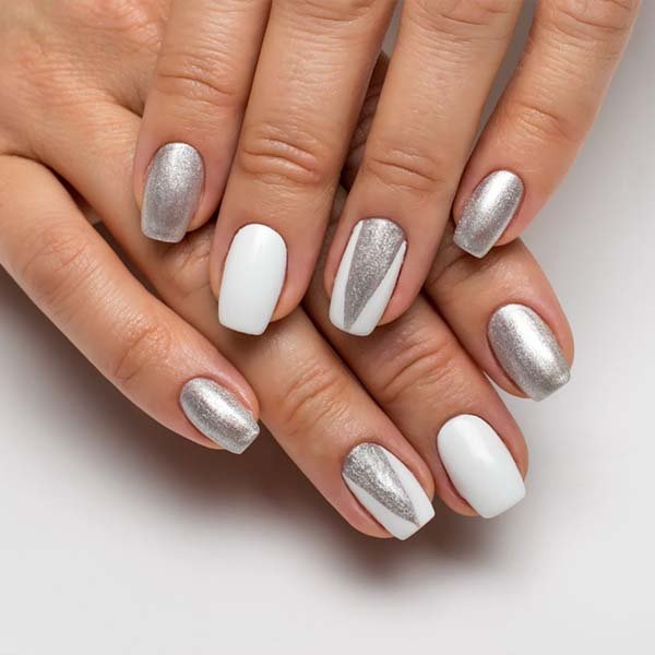 uñas negras con plata