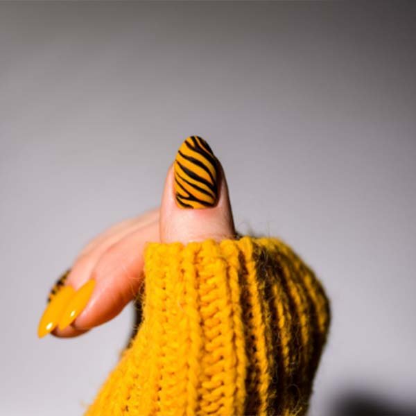 uñas ojo de tigre