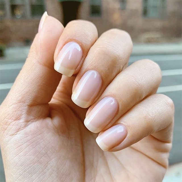 Alt imagen: Descubre qué tratamiento de uñas necesitas para lucir unas manos más bonitas que nunca. ¡Y hazlo con los productos de essie!