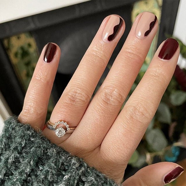 Que no se te escape ninguna tendencia de uñas 2022 gracias a la amplísima paleta de esmaltes de essie.