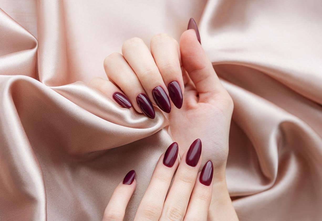 uñas almendra elegantes