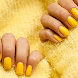 Uñas amarillo pastel cuidado de uñas