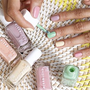 Las uñas arcoíris pastel también tiene muchísimo tirón cuando llega el buen tiempo. ¿Con qué tonos te quedas de los de la gama Expressie?