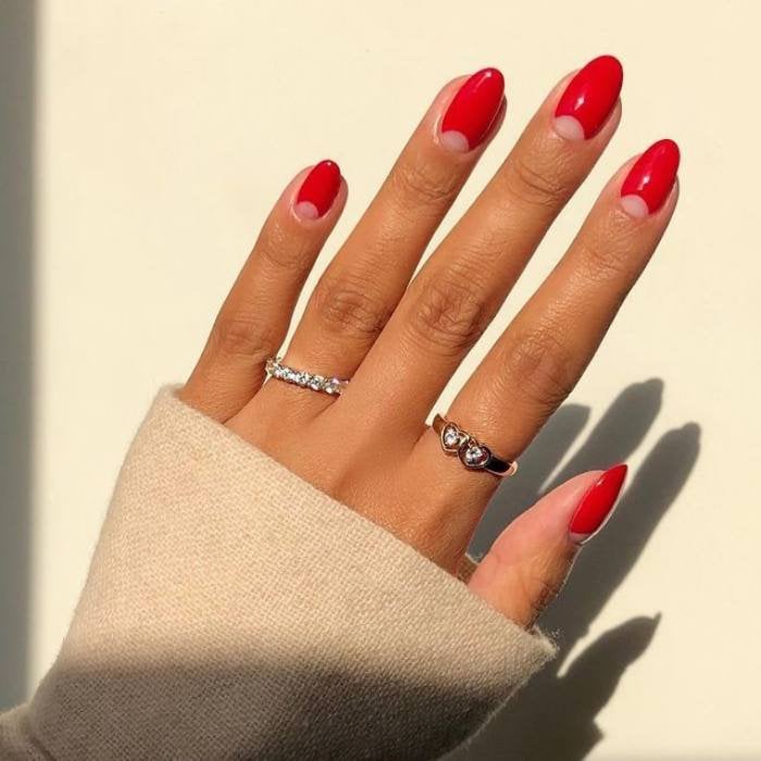 Ideas de manicuras elegantes y bonitas para acompañar a looks de bautizos | Essie