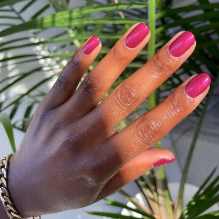 Ideas de manicuras elegantes y bonitas para acompañar a looks de bautizos | Essie