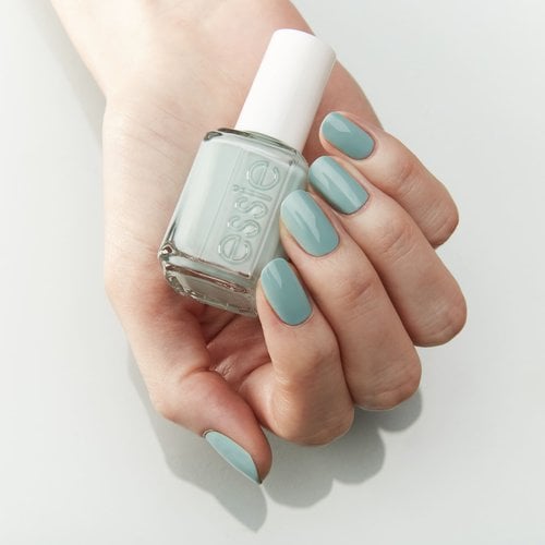 Uñas color pastel essie