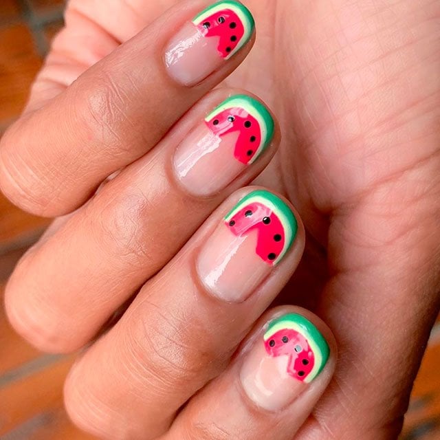 Recrea la tendencia del verano, las uñas con frutas, con los esmaltes y top coats de essie. 